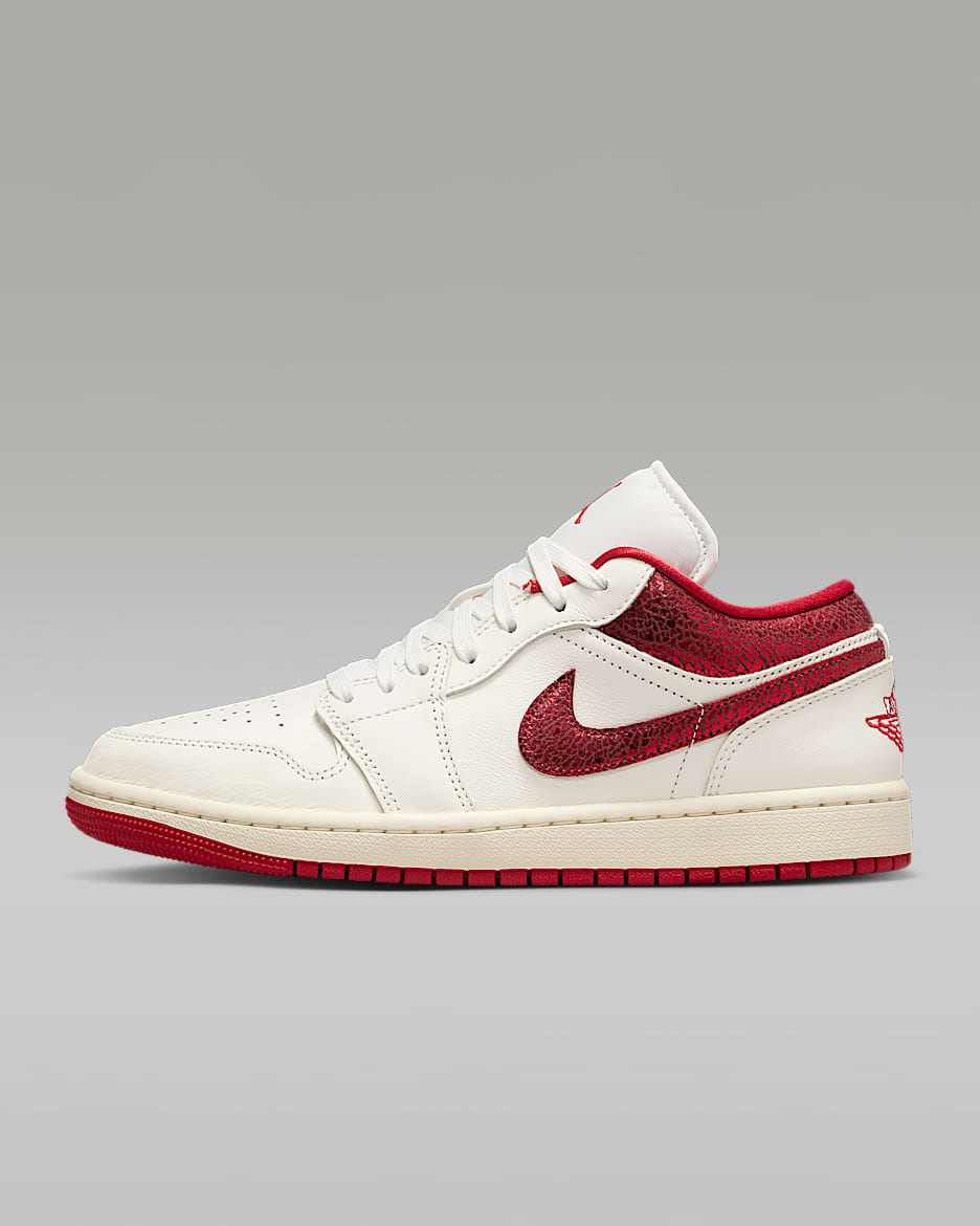 【ポイント10倍】 Air Jordan 1 Low SE Women's Shoes. Nike.com 靴